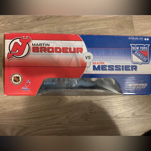 NHL 2 PACKS!! BRODEUR/MESSIER LIMITED EDITION!!! Box#5 McFarlane Toys - Picture 5 of 7